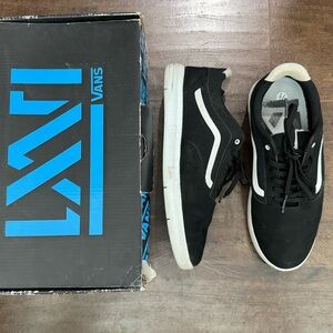 Vans LXVI Collection - Graph - Black and white - men’s 7.5 / women’s 8